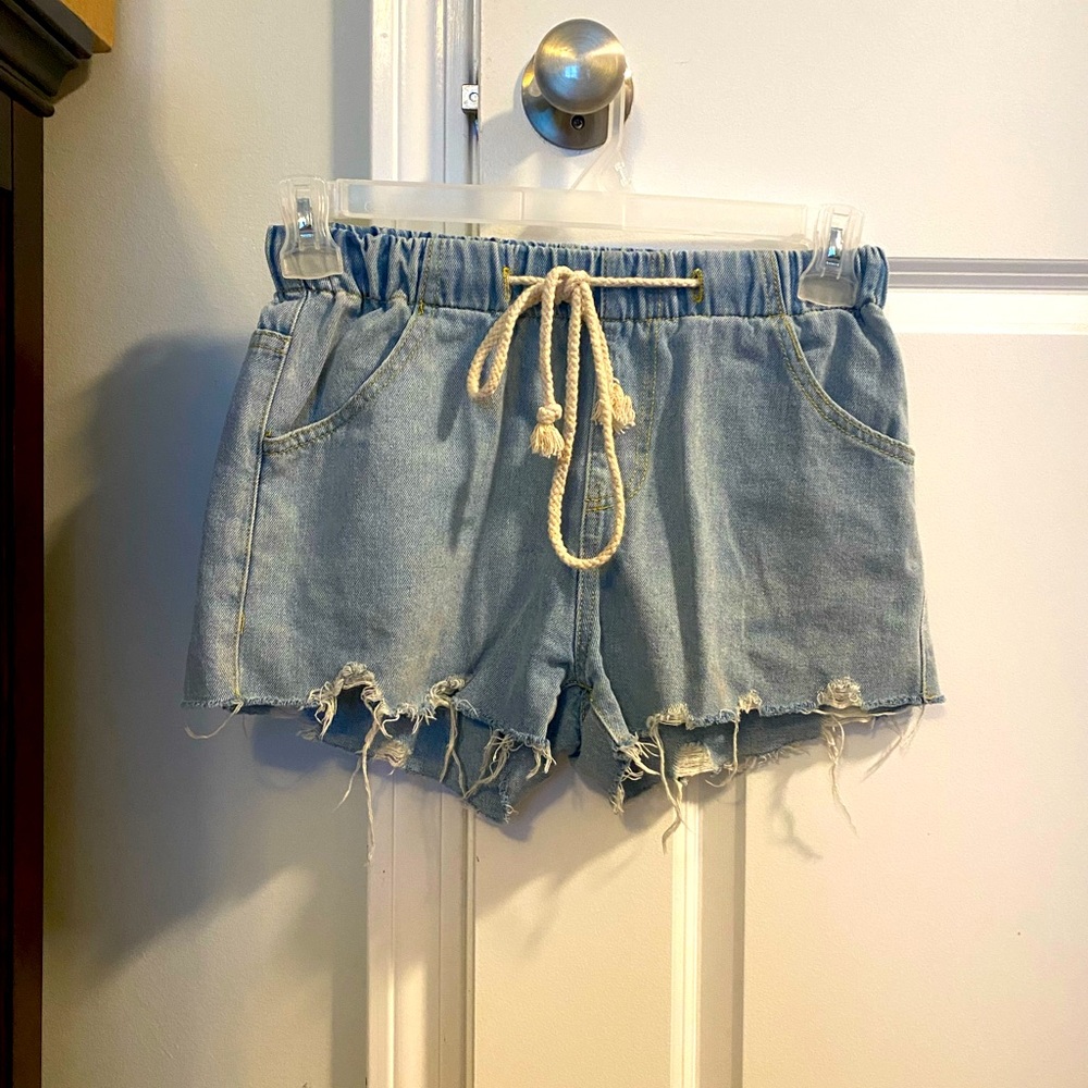 High waist, elastic waist band denim shorts